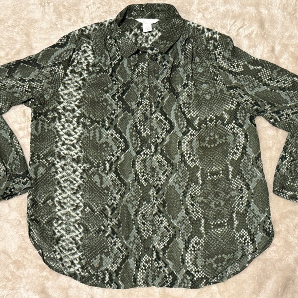 H&M Green Snakeskin Print Long Sleeve Button-Up Blouse - Picture 5 of 9